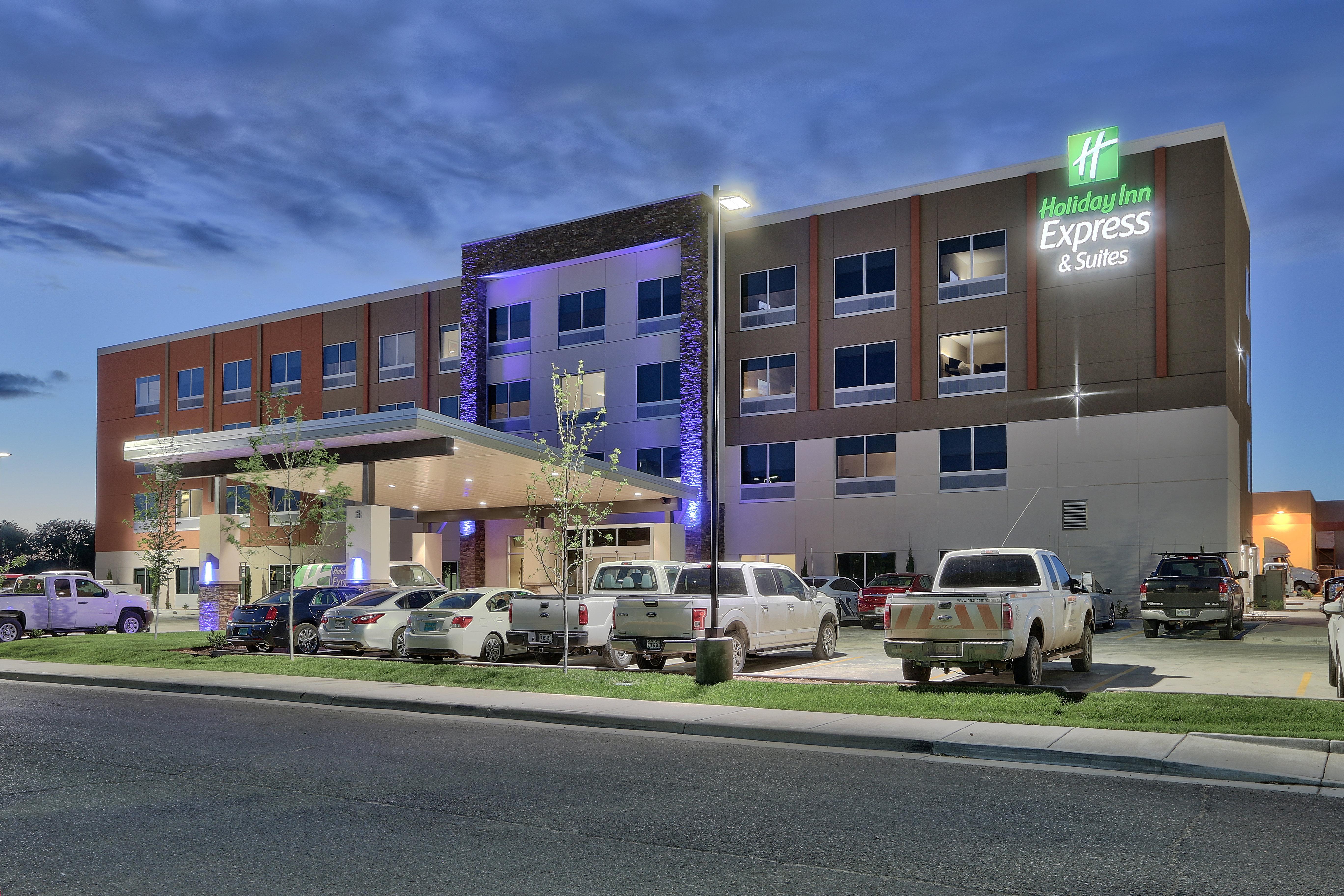 Holiday Inn Express & Suites - Roswell, An Ihg Hotel Exterior photo